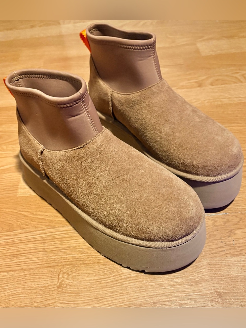 UGG Classic Mini Dipper Platform Womens Boots Chestnut Suede 1168170 Size 10